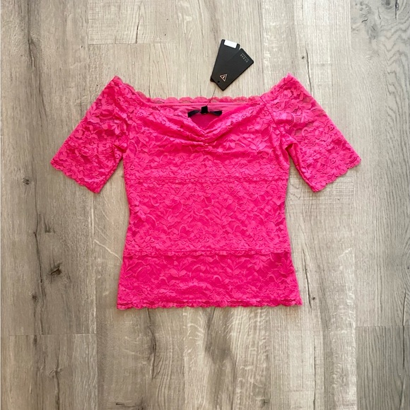 Pretty (and sexy) in pink 🌸 Guess off-the-shoulder top - Picture 2 of 8